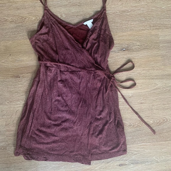 H&M Burgundy Dotted Faux Wrap Dress size Large - Picture 1 of 4